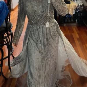 Beautiful silver gown never worn tag still on